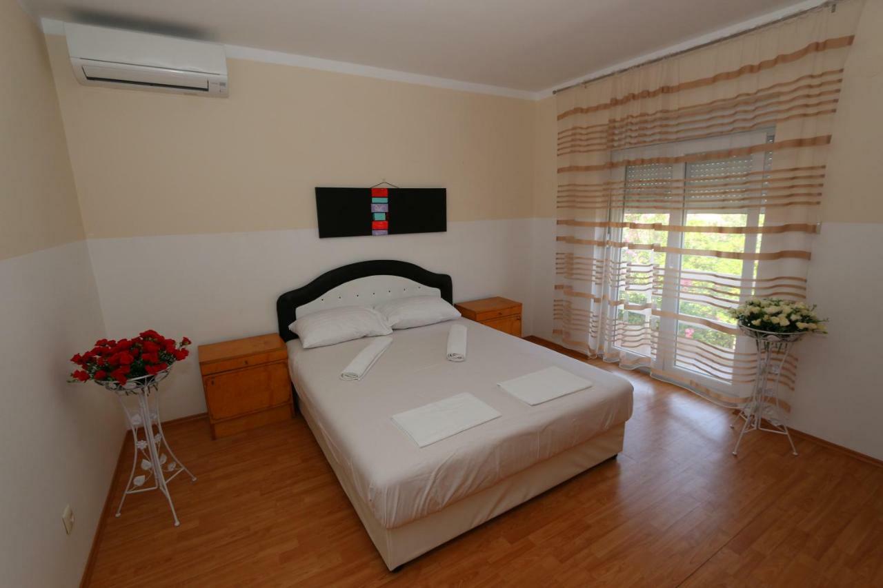 Apartmani Aron Novalja Zewnętrze zdjęcie