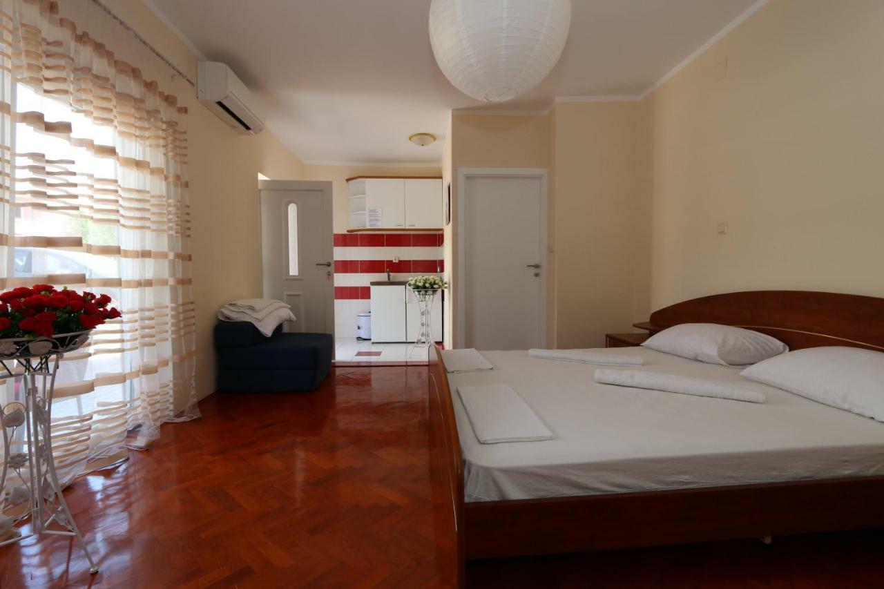Apartmani Aron Novalja Zewnętrze zdjęcie