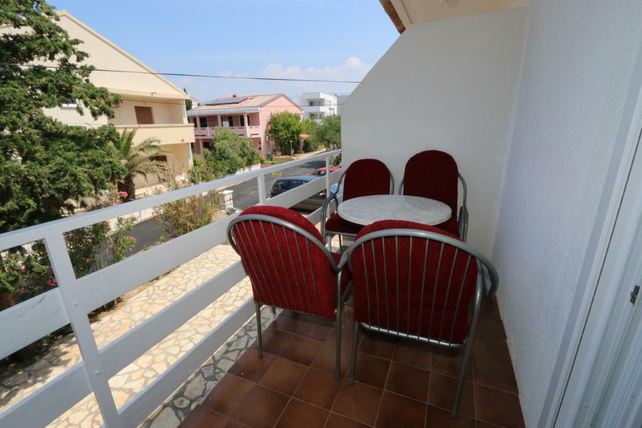 Apartmani Aron Novalja Zewnętrze zdjęcie