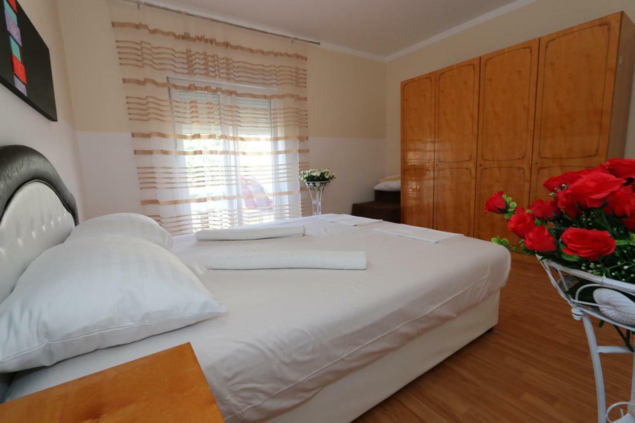 Apartmani Aron Novalja Zewnętrze zdjęcie