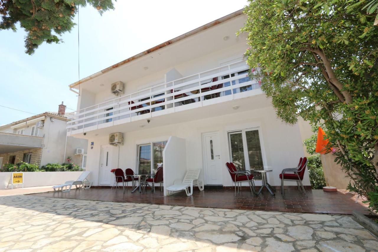 Apartmani Aron Novalja Zewnętrze zdjęcie